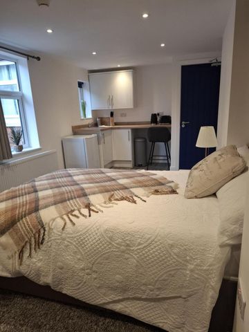 Room to let in newly refurbished HMO – Heneage Road - Photo 3