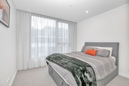 Spacious 3-Bedroom Apartment with Stunning City Views in Brunswick East - Photo 2