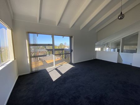 Property Management13a Girrahween Drive, Totara Vale - House for Rent - Photo 2