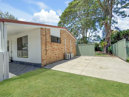 Spacious Family Living on 1,151sqm in the Heart of Ningi! - Photo 2