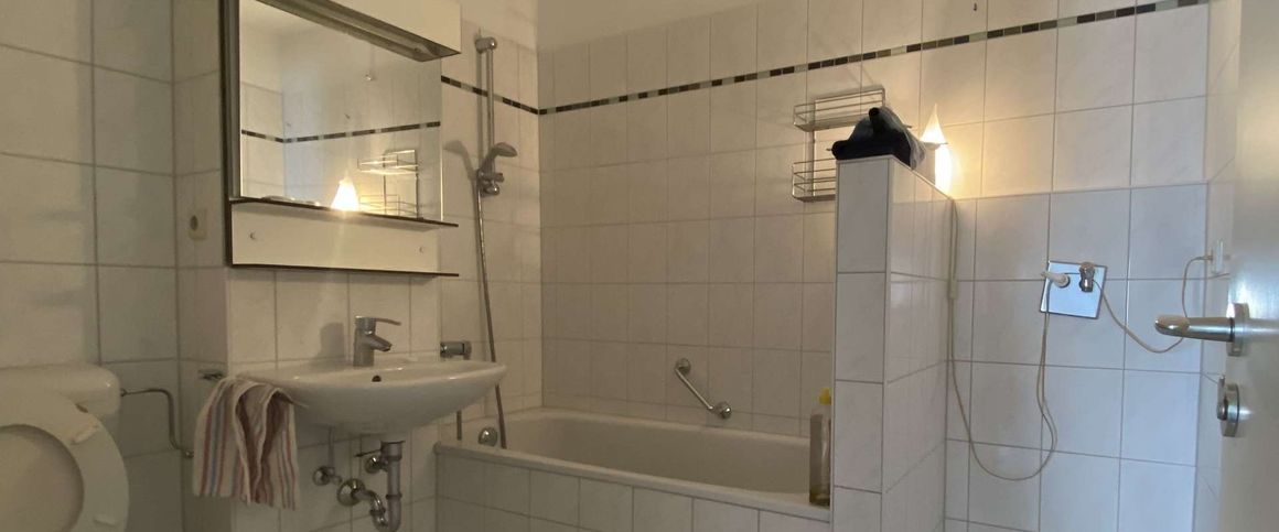 BONN - FAST DIREKT AM RHEIN! MODERNE MAISONETTE MIT 3 ZIMMERN IM ZENTRUM! +AUFZUG +KÜCHE +GÄSTE-WC - Foto 1