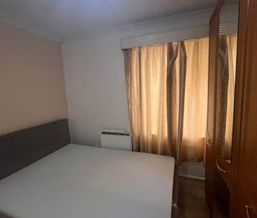 Room in a Shared Flat, Longbridge Road, IG11 - Photo 1
