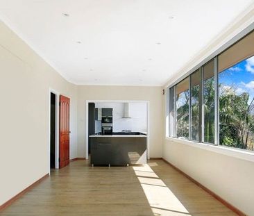 Spacious Family Home with Escarpment Views - Photo 2