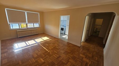 For Lease - 1969 Eglinton Avenue Unit# 107, Toronto, Ontario - Photo 3