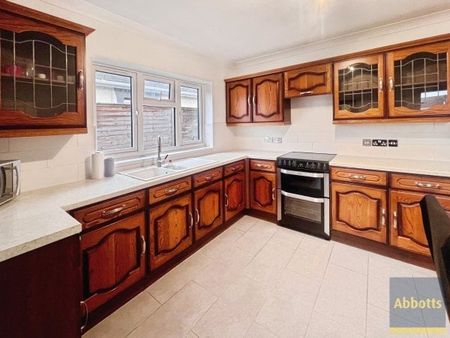 Avondale Road, Basildon - Photo 4