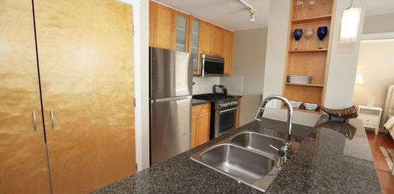 FEB 1 | FULLY FURNISHED 2 BED 2 BATH W/ BALCONY AT MONDRIAN 1 - Photo 2