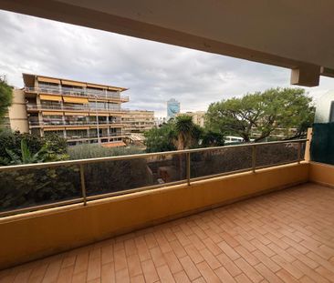 Location Appartement 1 pièce 35m² ST LAURENT DU VAR 06700 - Photo 4