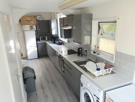 1 bedroom house of multiple occupation to rent - Photo 3