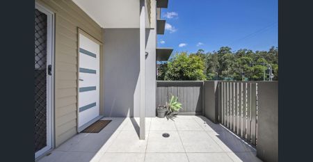 Spacious 3-Bedroom Townhouse - Perfect for Your Next Home! - Photo 3