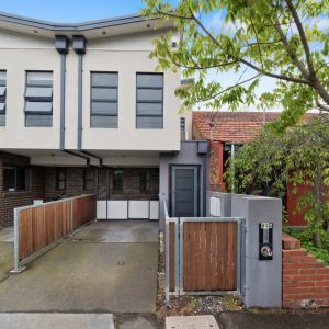Spacious Townhouse in Prime City-Edge Location - Photo 3