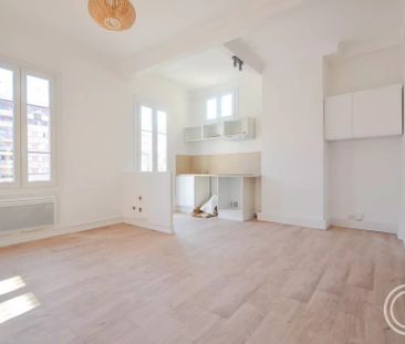 Location Appartement 2 pièces 43m² NICE 06300 - Photo 3