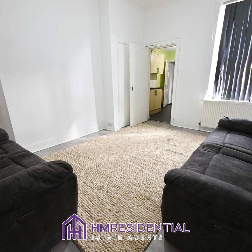 3 Bedroom First Floor Flat for rent on Longley Street, Newcastle Upon Tyne, Tyne and Wear, NE4 5EE from 11.09.2026 £1000.00 pcm - Photo 1