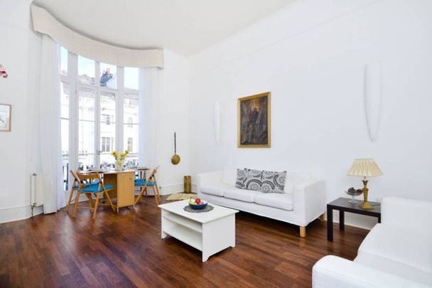 2 Bed Flat, Gloucester Terrace, W2 - Photo 1