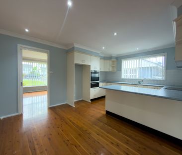 Neat & Spacious Family Home in Prime Location - Photo 3
