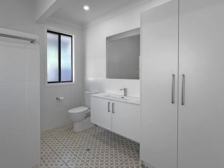 Renovated Three-Bedroom Home Close to the CBD - Photo 2