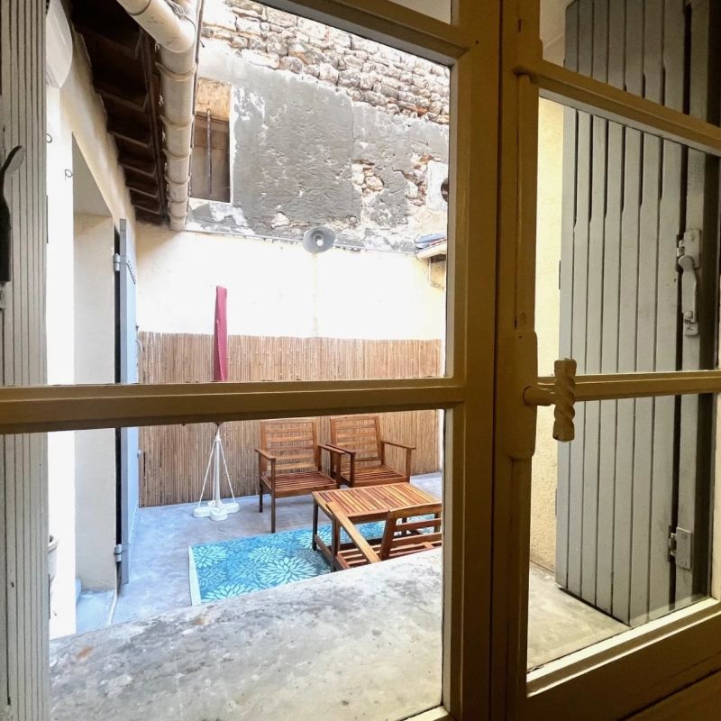 Appartement meublé 1 chambre avec patio en centre ville - Photo 1