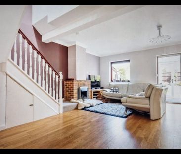 5 Bed Semi-Detached House, Eden Road, CR0 - Photo 2