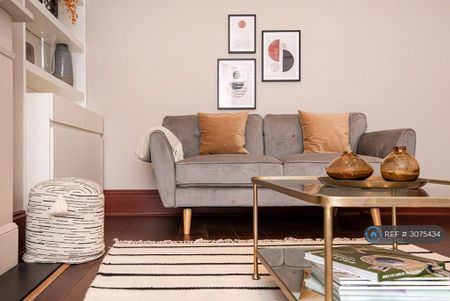 3 bedroom flat to rent - Photo 2