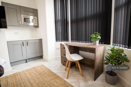 1 bedroom in a house share to rent - Photo 5