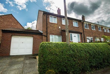 4 bedroom semi-detached house to rent - Photo 3