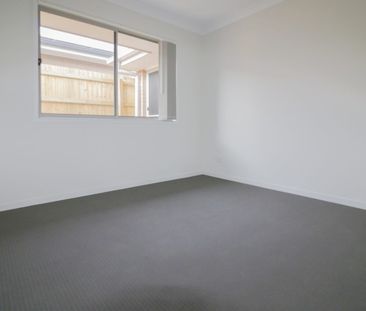 Freestanding, Single Level Family Home - Photo 5