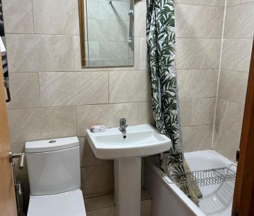 House share to rent - Photo 2