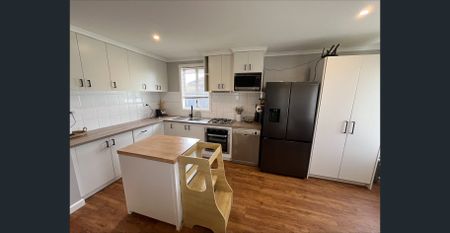 Neat, Modern Home Close to Town - Photo 5