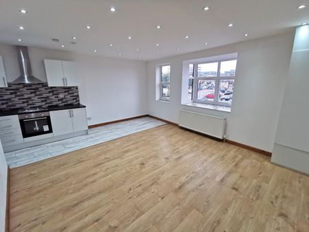 2 bedroom flat to rent - Photo 2