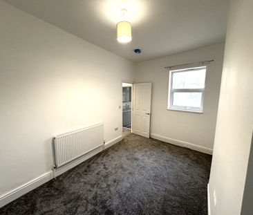 A Newly modernised Three-Bedroom Terraced home - Photo 4