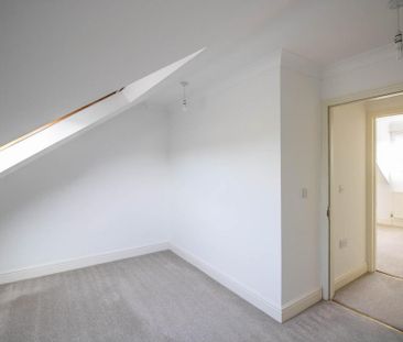 4 bedroom end of terrace house to rent - Photo 4