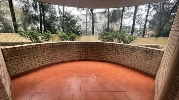 WELL PRESENTED GROUND FLOOR 2 BEDROOM UNIT! - Photo 1