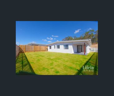 Fresh Flooring in a Convenient Pimpama Location - Photo 2