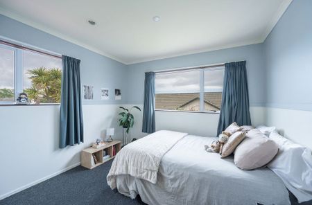 Private, Modern Family Oasis – 5 Min Walk to CBD - Photo 4