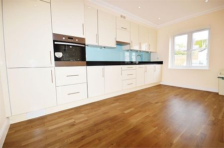 Latimer Road, Teddington - 2 bedrooms Property for lettings - Chasebuchanan - Photo 5