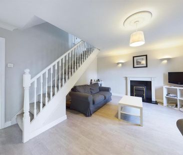 3 bedroom private hall to rent - Photo 1