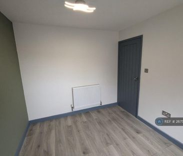 3 bedroom end of terrace house to rent - Photo 1