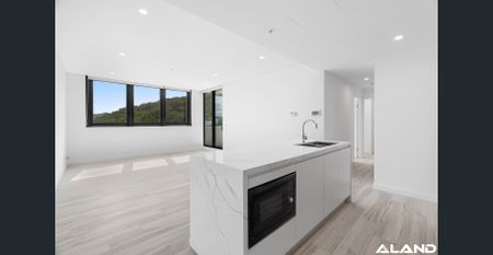 Level 19 | Two-Bedroom with Panoramic Water & Stadium Views - Photo 3