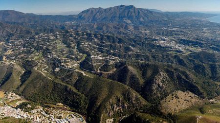 4 bedroom luxury Villa for rent in Marbella, Andalusia - Photo 5