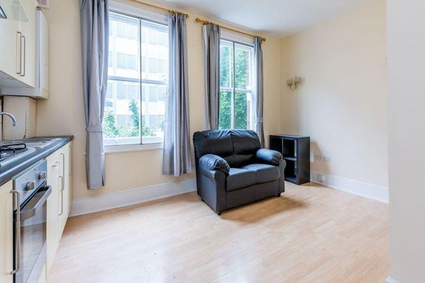 2 bedroom flat to rent - Photo 1