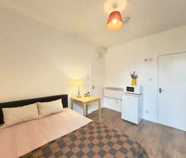 Studio to rent - Photo 2