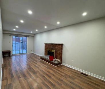 8 DUTCH CRESCENT - Photo 1