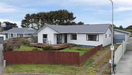 Charming Four Bedroom Home - Photo 4