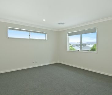 Stunning Family Home! - Photo 2