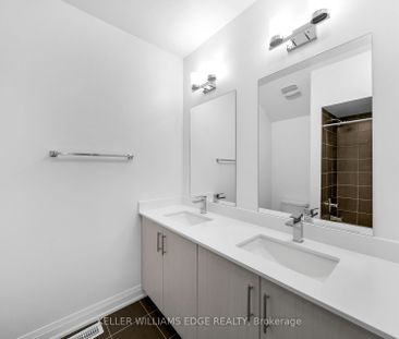 Townhouse For Lease | N8141406 - Photo 6