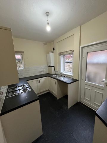 2 bedroom end of terrace house to rent - Photo 5