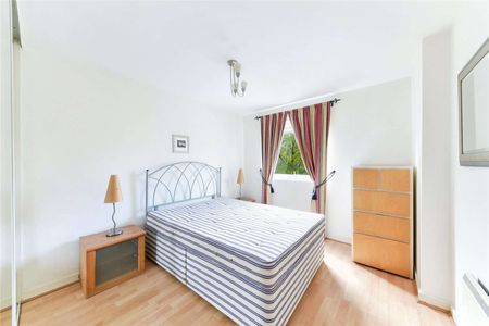 One bedroom apartment excellently located close to Westferry DLR. - Photo 5