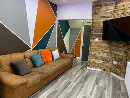 8 bedroom terraced house to rent - Photo 2