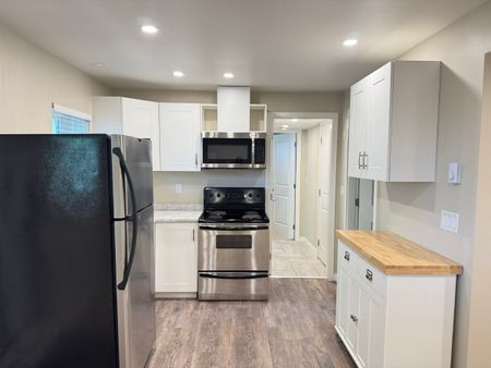 Beautiful Basement Suite - Photo 2