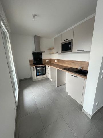 Location Appartement 3 pièces 64m² DECINES CHARPIEU 69150 - Photo 3