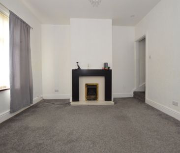 2 Bedroom Terraced House - Photo 2